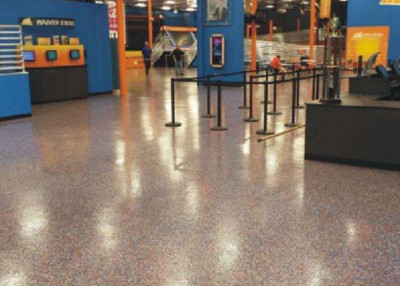 环氧彩砂地坪价格